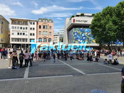 Stuttgart Mitte: AfD Kundgebung von Protesten begleitet