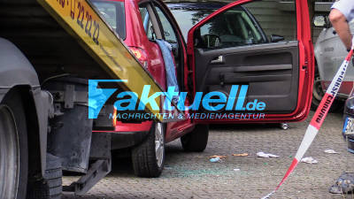 Kroate durch PKW-Seitenscheibe geschleudert: Fünf Verletzte bei heftiger Auseinandersetzung - Rettungshubschrauber musste im Ort landen - Notarzt im Einsatz