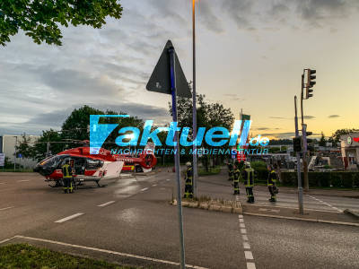 Kroate durch PKW-Seitenscheibe geschleudert: Fünf Verletzte bei heftiger Auseinandersetzung - Rettungshubschrauber musste im Ort landen - Notarzt im Einsatz