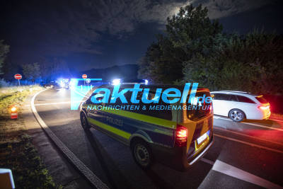 Verfolgungskrimi auf A6: Mehrere Polizeifahrzeuge beschädigt - Kennzeichen gestohlen - Warnschüsse  Fahrer unter Drogen - Festnahme nach Straßenblockade