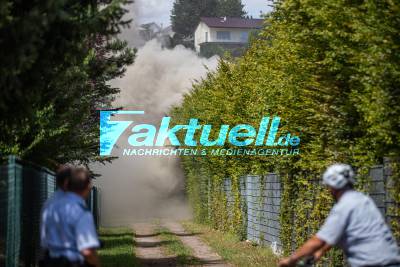 Großbrand bei Elektroschrott-Recycling Firma in Obrigheim - Rauchsäule weithin sichtbar