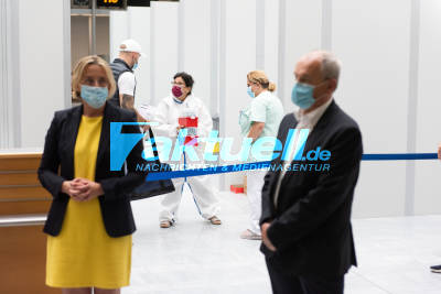 Corona Testcenter am Flughafen Stuttgart Eröffnet - Urlauber können sich nun kostenlos auf Corona testen lassen / Pressekonferenz