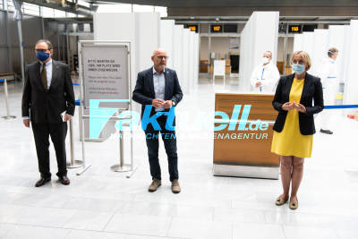 Corona Testcenter am Flughafen Stuttgart Eröffnet - Urlauber können sich nun kostenlos auf Corona testen lassen / Pressekonferenz