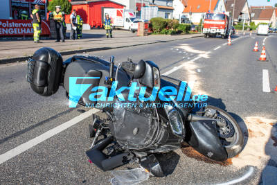 Schwerverletzter Rollerfahrer nach Abbiegeunfall mit Auto