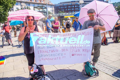 Stuttgart West: Querdenker protestieren auf Marienplatz erneut gegen Coronaauflagen