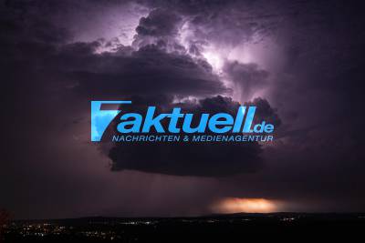 Himmelsschauspiel durch Gewitter über dem Bereich Hohenlohe - Vom Hörnle Dürrenzimmern aus festgehalten