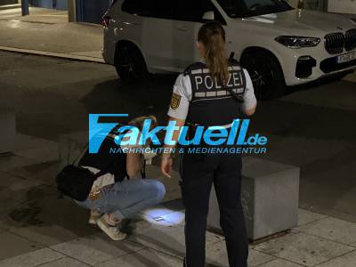 Messerangriff: 22-jähriger attackiert mit Messer seine Ehefrau und ihren Begleiter - Kripo mit Spurensicherung aktiv - Proben werden genommen