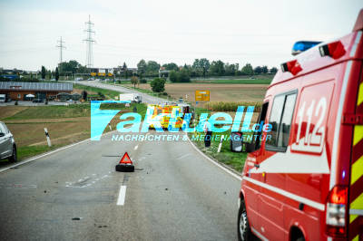 PKW kommt auf Gegenfahrbahn - LKW-Fahrer weicht aus und kann Frontalzusammenstoß verhindern: Fiesta landet 10 Meter neben der Fahrbahn im Acker - 30.000 Euro Schaden