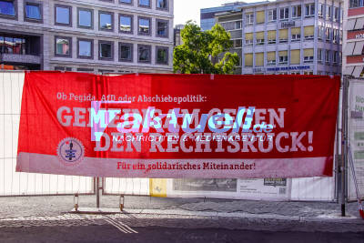 Stuttgart Mitte: Gegenproteste bei AfD Veranstaltung im Rathaus - Vereinzelte Festnahmen