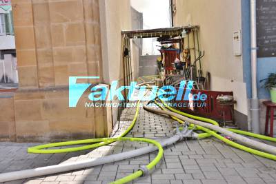 Gebäudebrand in Backnang - Mehrere Feuerwehren im Großeinsatz- Dachstock vollständig ausgebrannt