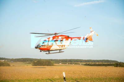 Schwerer Verkehrsunfall bei Korntal-Münchingen - Motorrad schleudert 50 Meter und landet im Feld - Rettungshubschrauber im Einsatz