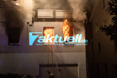 Mehrere Brandanschläge in Marbacher Altstadt: Wohnhaus komplett niedergebrannt, Polizeirevier und Kirche ebenfalls mit Molotow-Cocktails beschädigt - Mann festgenommen