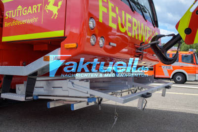 Neuer Feuerwehr-Kranwagen der Berufsfeuerwehr Stuttgart - FwK Liebherr 1070