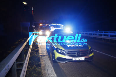 B27 SI-Zentrum: Auto kracht gegen LKW - 2 Verletzte