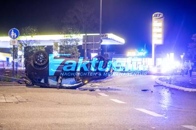 Betrunkener BMW-Fahrer kracht gegen Geländer und überschlägt sich