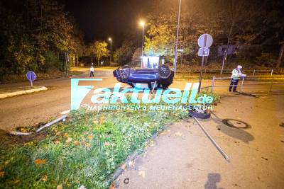 Betrunkener BMW-Fahrer kracht gegen Geländer und überschlägt sich