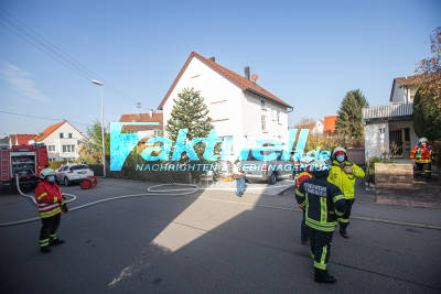 Gas-Explosion sprengt alle Scheiben über 2 Stockwerke aus Wohnhaus: Gasflasche detoniert im Keller - Senior hatte Glück, nicht verletzt