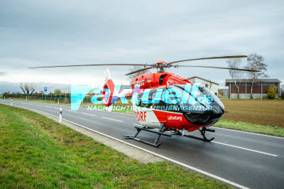 Paketlieferant kommt von Fahrbahn ab und überschlägt sich mehrfach: Schwerer Verkehrsunfall bei Ditzingen - Rettungshubschrauber vor Ort