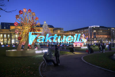 Ersatz-Weihnachtsmarkt in Stuttgart: Menschen freuen sich über etwas Weihnachten - Glühwein-To-Go bei Gastronom der Renner