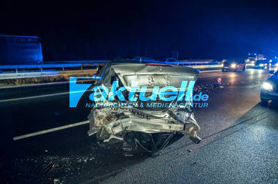 Schwerer Verkehrsunfall bei Organtransport mit Sonderrechten: PKW dreht sich auf der BAB 8 - Polizei muss Organ übernehmen und mit Blaulicht weiter transportieren