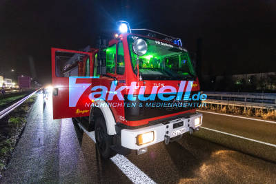 Doppelcrash auf der B10 mit 4 Verletzten! Wurde ein Fuchs dem BMW-Fahrer zum Verhängnis? Weiterer Unfall im Stau dahinter - Feuerwehr im Einsatz