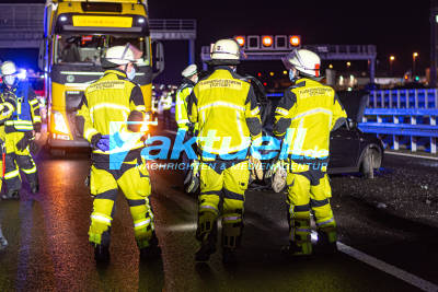2 Verletzte, 4 beteiligte PKW: Vollsperrung Richtung Karlsruhe, Großaufgebot der Rettungskräfte nach Unfall auf A8