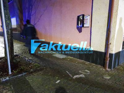Großeinsatz der Polizei mit etwa 10 Streifenwagen und zwei Polizeihundeführern nach offensichtlicher Massenschlägerei in Hausen an der Zaber