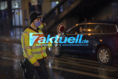Polizei kontrolliert Autofahrer während Nachtsperre: Mehrere Kontrollstellen in Stuttgart