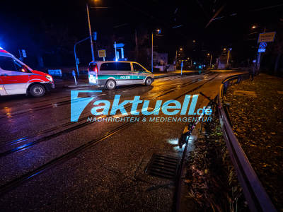 Scooterfahrer verunglückt auf der Pischekstraße in S-Ost, wird verletzt ins Krankenhaus gebracht