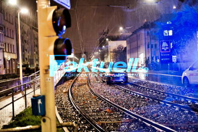 Stuttgart-Wangen: PKW fährt am Heiligabend in Stadtbahngleis - Stadtbahnverkehr teilweise blockiert