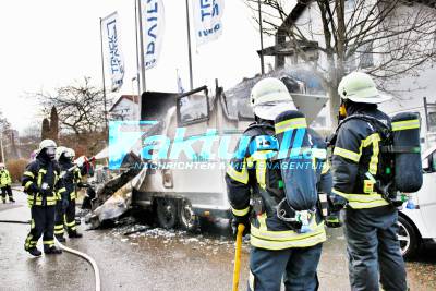 [Meldungsupdate] Tourmobil von Schalgersängerin Alena vollständig ausgebrannt - Polizei vermutet technischen Defekt
