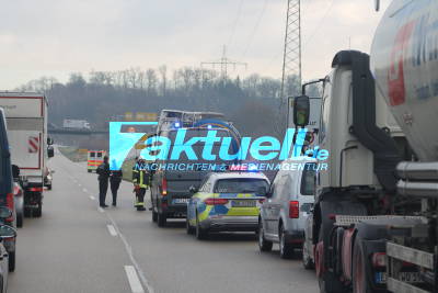 Unfall B10 Plochinger Dreieck LKW fährt gegen Leitplanke - Größere Verkehrsbehinderungen auf der Bundesstraße 