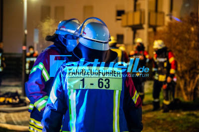 Heizstrahler setzt Wohnung in Brand: Wohnung brennt in Weil der Stadt komplett aus - 2 Polizeibeamte verletzt