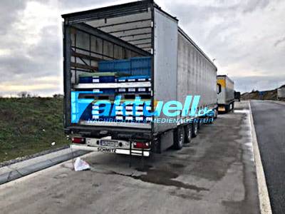 Sechs Flüchtlinge aus LKW befreit - Festnahme auf Autobahnparkplatz - Fahrer bemerkt Klopf-Geräusche und verständigt Polizei