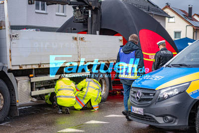 Dreijähriges Kind auf Laufrad von LKW überrollt und getötet: Dramatischer Unfall in Pfullingen - Einsatznachsorge vor Ort