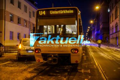 Stuttgart Ost: PKW mit Stadtbahn kollidiert