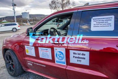 Stuttgart Bad Cannstatt: QUERDENKEN - Autokorso Demo zieht erneut hunderte Teilnehmer an