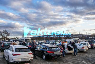 Stuttgart Bad Cannstatt: QUERDENKEN - Autokorso Demo zieht erneut hunderte Teilnehmer an