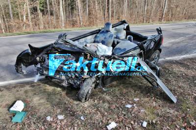 Fahrerflucht nach Überholunfall: 63-Jährige schwer verletzt