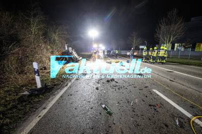 Tödlicher Kreuzungscrash - Audi A6 überschlägt sich, Opelfahrer stirbt noch an der Unfallstelle