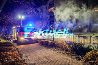 Tiefgaragenbrand: 5 Autos komplett ausgebrannt & weitere stark beschädigt - Extrem hoher Schaden - Großeinsatz für die Feuerwehr Göppingen