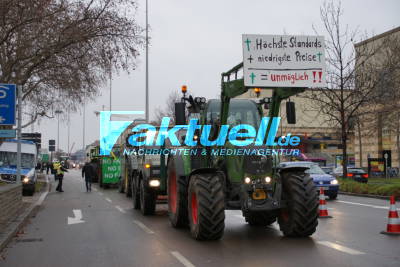 Bauern demonstrieren mit Traktoren vor Landtag von Baden Württemberg in Stuttgart