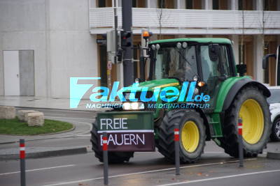 Bauern demonstrieren mit Traktoren vor Landtag von Baden Württemberg in Stuttgart
