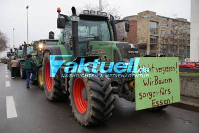 Bauern demonstrieren mit Traktoren vor Landtag von Baden Württemberg in Stuttgart