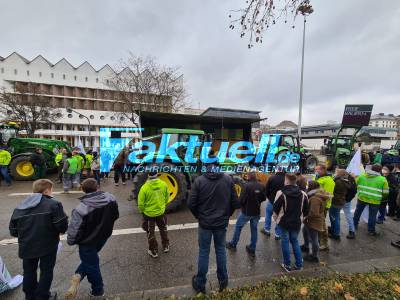 Bauern demonstrieren mit Traktoren vor Landtag von Baden Württemberg in Stuttgart