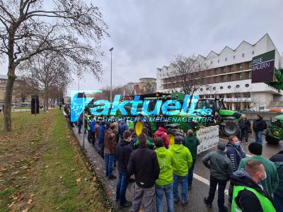 Bauern demonstrieren mit Traktoren vor Landtag von Baden Württemberg in Stuttgart