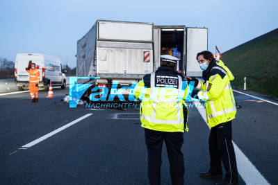 Fahrer nach Autobahncrash tödlich verletzt - Stundenlange sperrung der A6