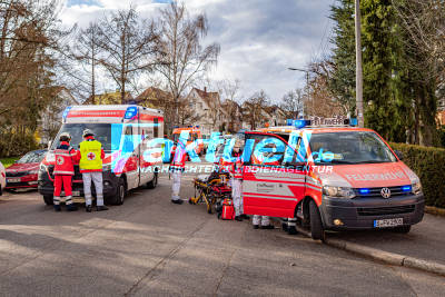 Erdgeschoss in Vollbrand: Großeinsatz Feuerwehr und Rettungsdienst in Stuttgart-Degerloch am Traifelbergplatz