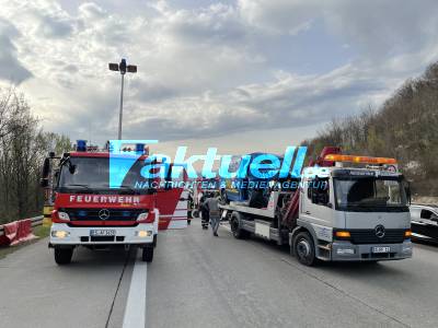Schwerer LKW-Auffahrunfall - Person schwerst eingeklemmt und verletzt - Rettungshubschrauber im Einsatz - A8 bei Weilheim voll gesperrt