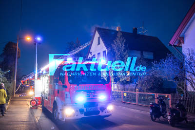 Bewohner entfacht selbst Feuer und zündet dabei seine Wohnung an - 47-Jähriger durch Rauchgas verletzt